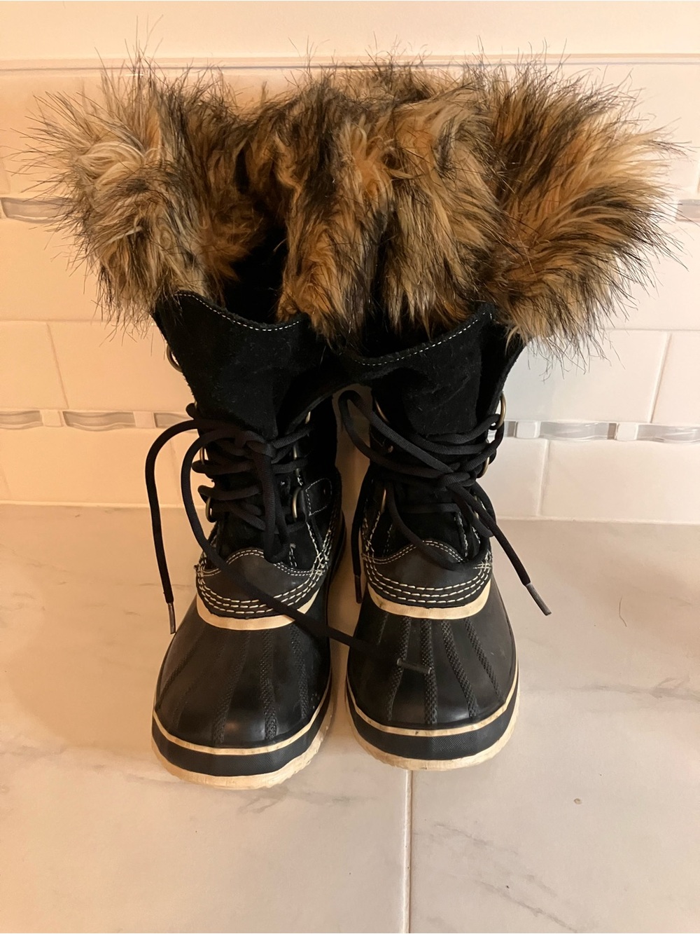 Sorel Black Boot with brown and Cream Faux Fur Trim